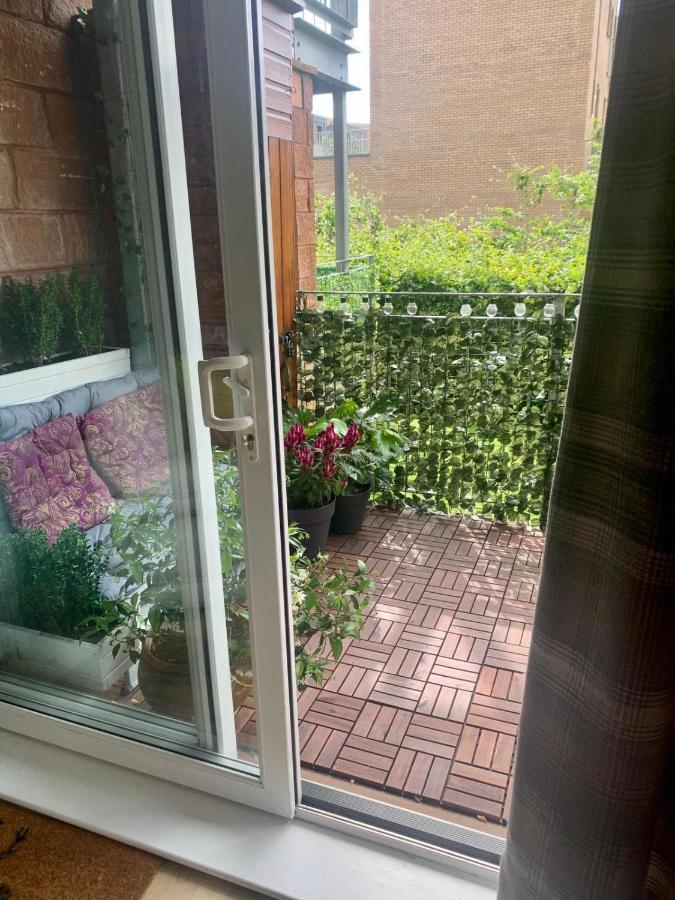 Pass The Keys Lovely 2Bedroom Flat With Balcony เอดินบะระ ภายนอก รูปภาพ